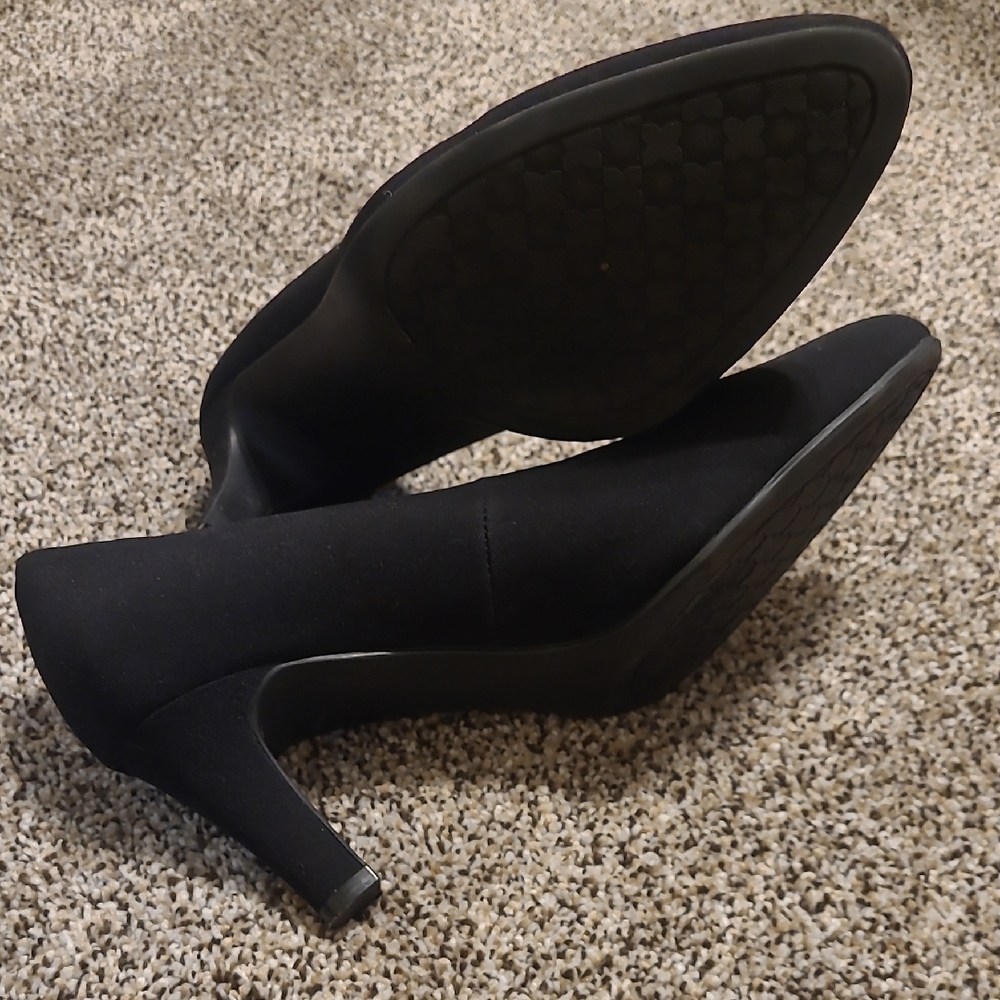Kelly & Katie Black Suede Heels